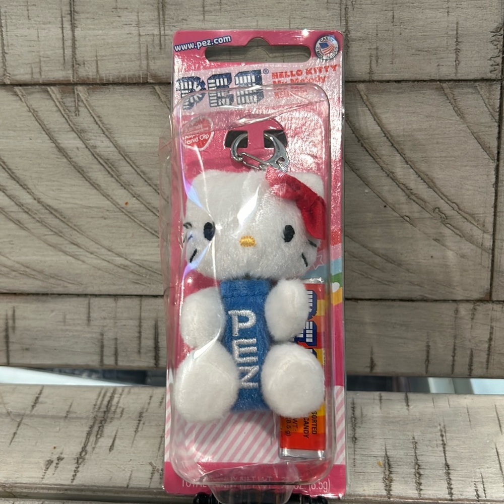 NIP PEZ Candy Dispenser Hello Kitty Vintage 2011 Collectable Keychain Ring/Hook